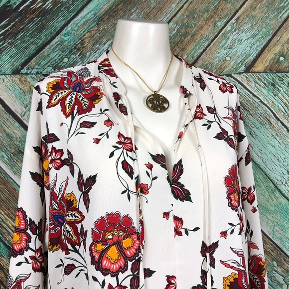 B3 - H&M| White W/Floral Chiffon Top - 12 - Picture 2 of 7